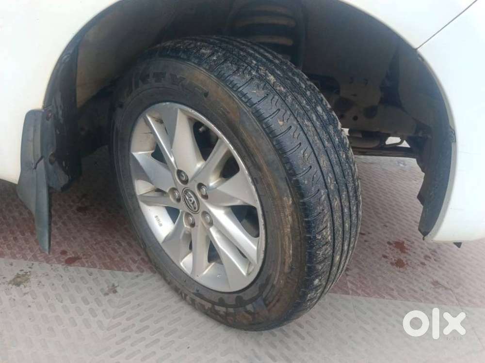 Toyota Innova Crysta 2.4 V 8 Str, 2017, Diesel