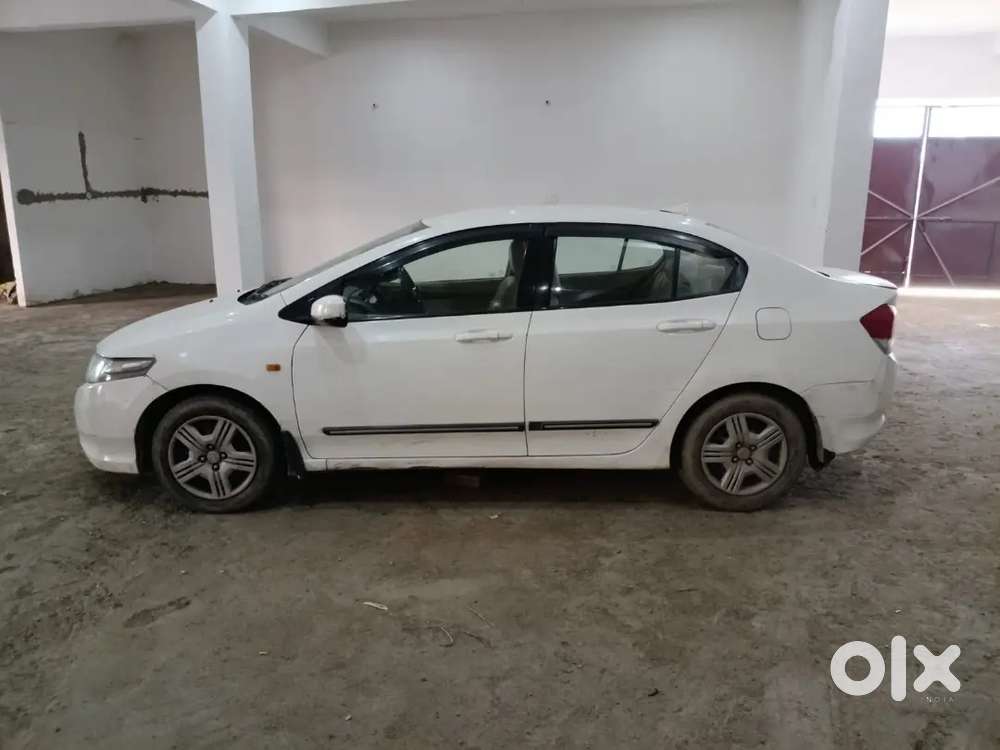 Honda City 2010 Cng & Hybrids 80000 Km Driven,tayar Is Good,