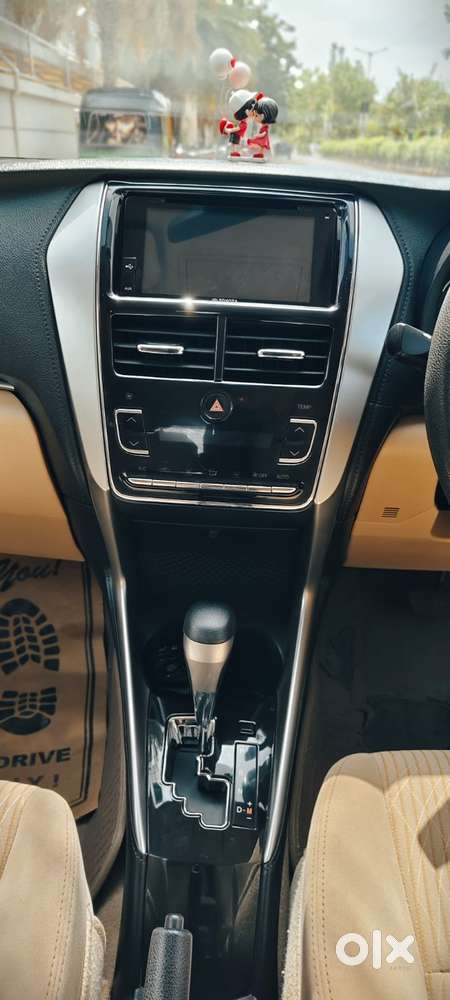 Toyota Yaris V Cvt, 2019, Petrol