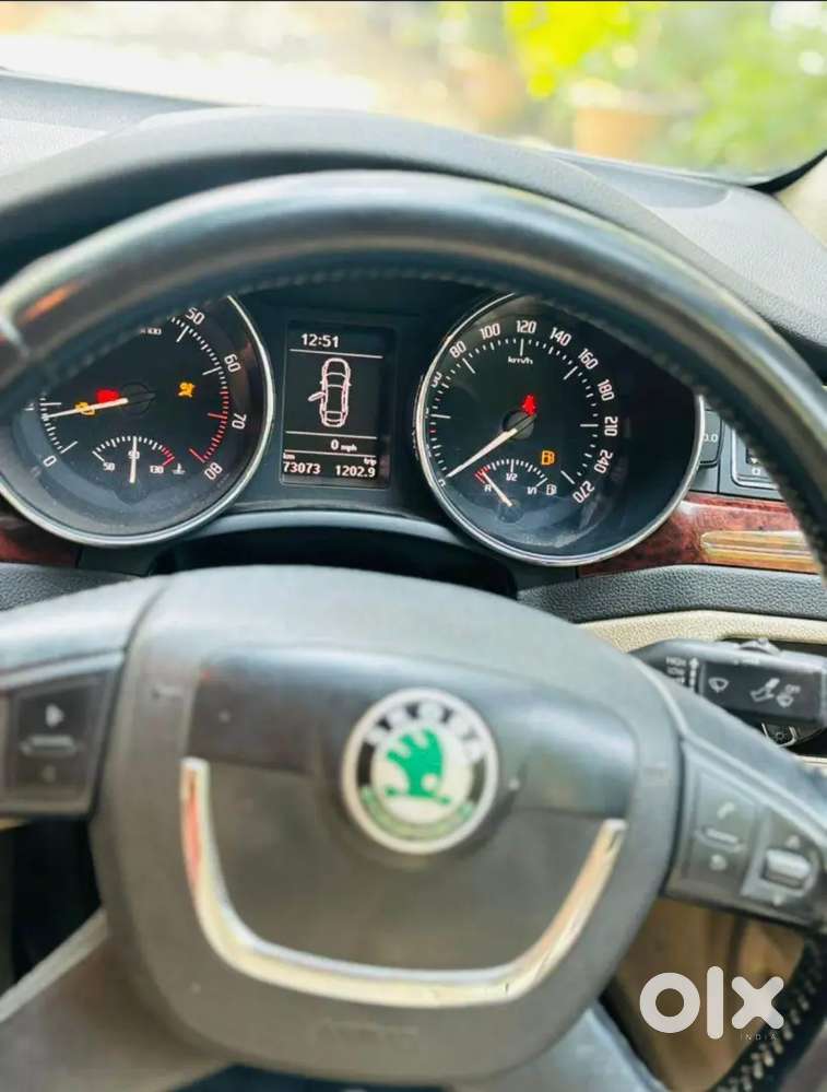 Skoda Superb 2013 Petrol 73000 Km Driven