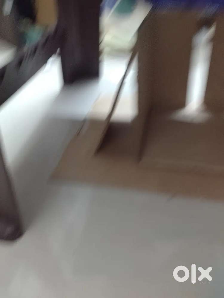 2nd floor, nice flat, front facing balcony, water bill included