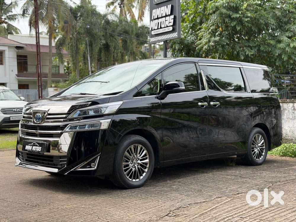 Toyota Vellfire 2.5 Executive Lounge, 2023, Cng & Hybrids