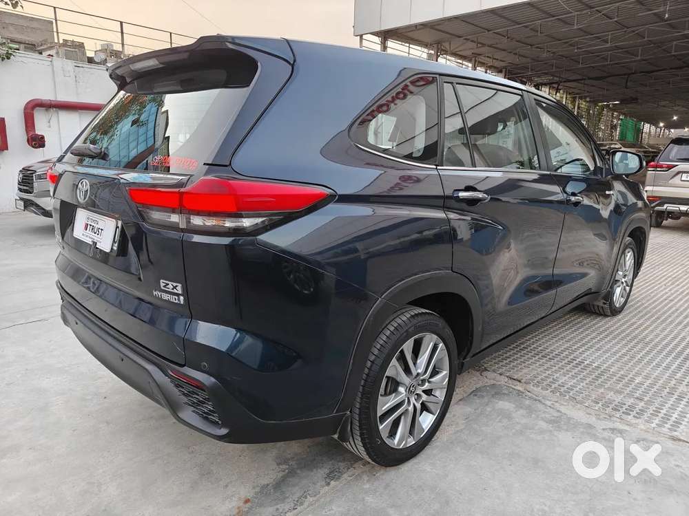 Toyota Innova Hycross 2.0 Zx Hybrid 7 Str, 2024, Petrol