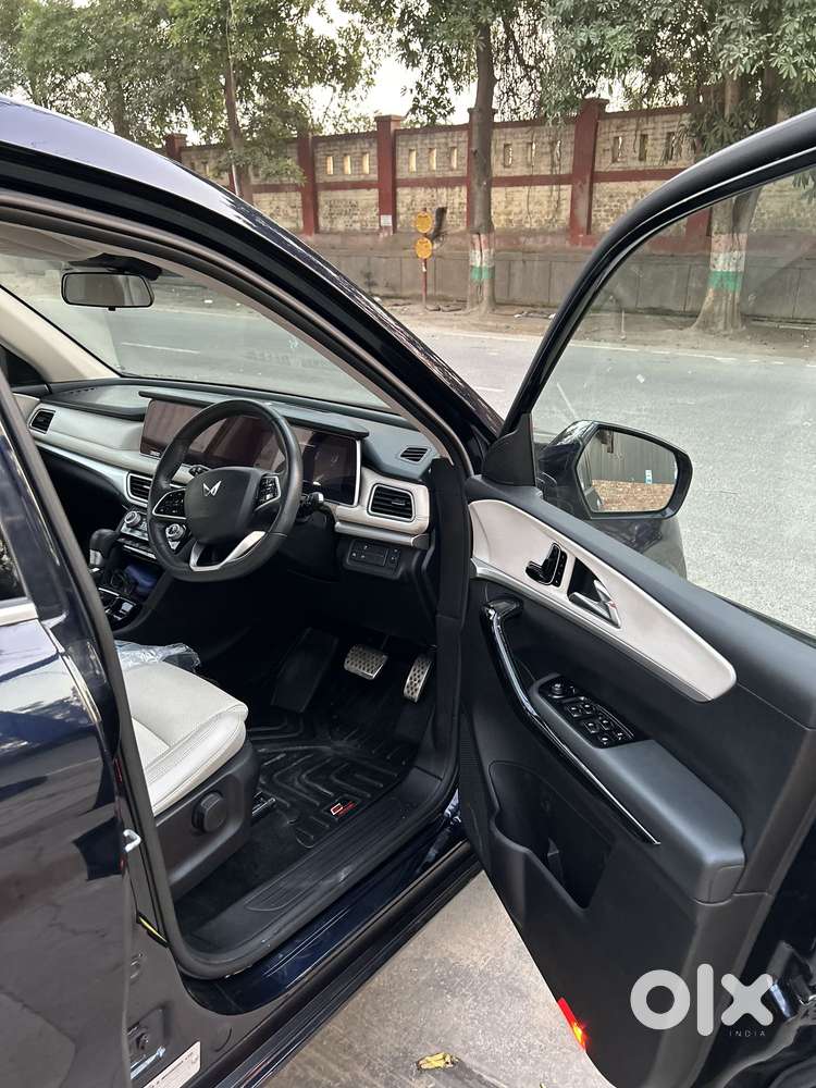 Mahindra Xuv700 2.2 Ax 7 Diesel At Str, 2023, Diesel