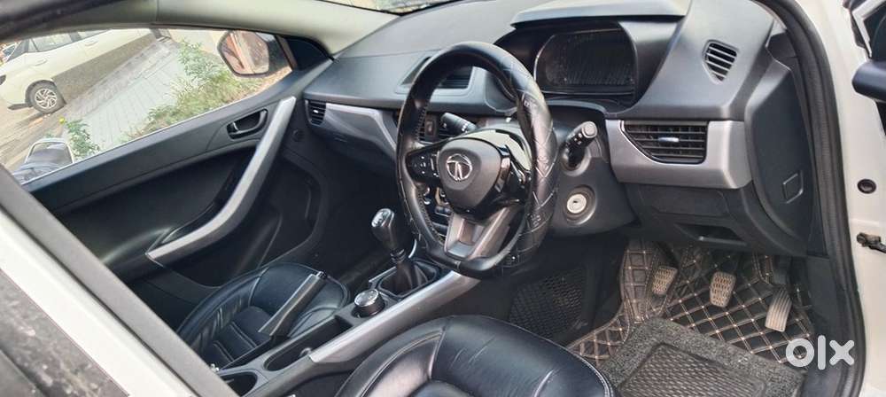 Tata Nexon Petrol 2022 Sunroof Variant 22000 Driven 1st Owner