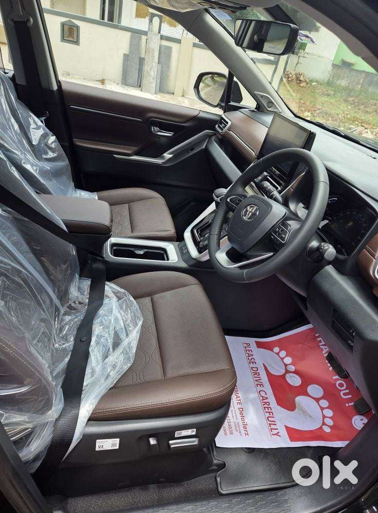 Toyota Innova Hycross 2.0 Zx Hybrid 7 Str, 2026, Petrol