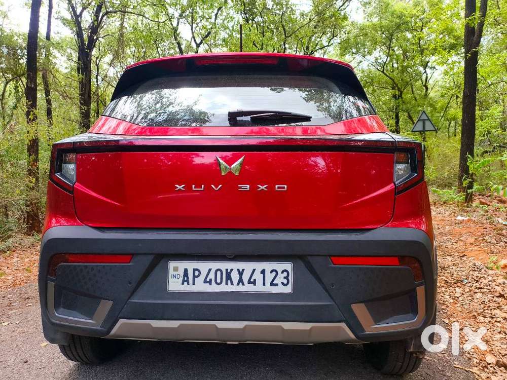 Mahindra Xuv 3xo Ax5l Petrol Manual (top Variant)
