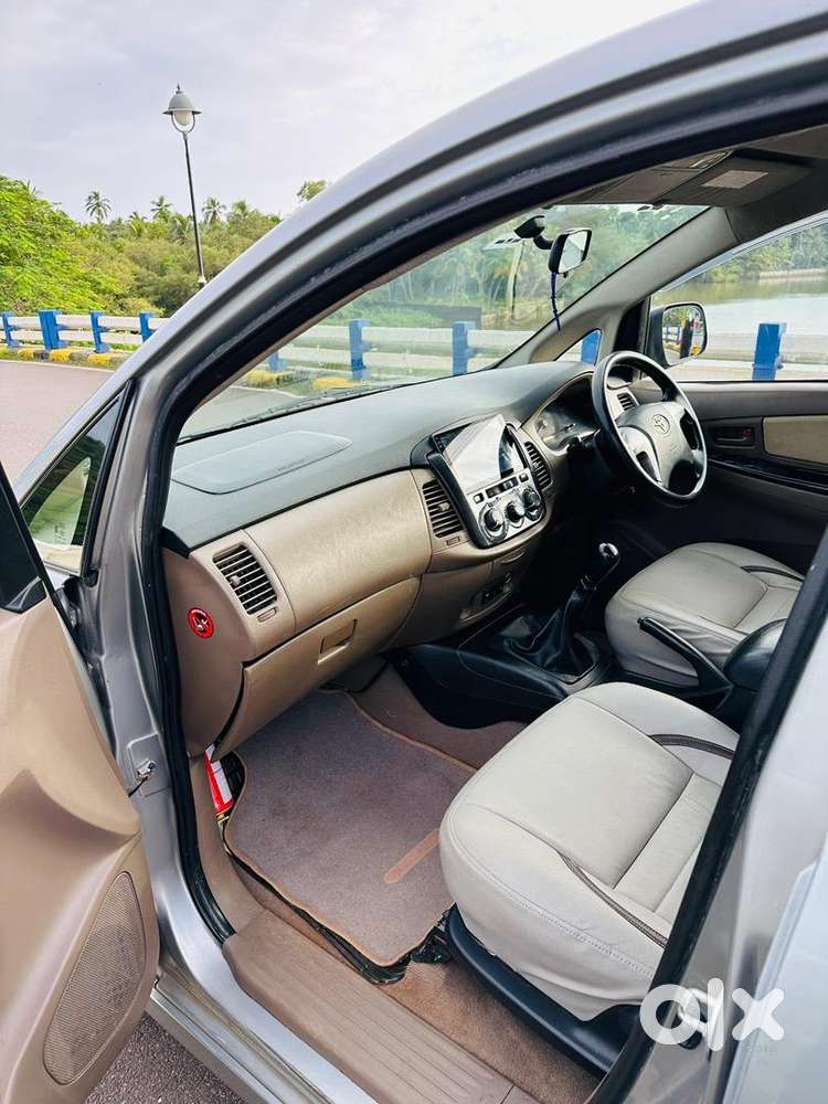 Toyota Innova 2015 Diesel 223000 Km Driven
