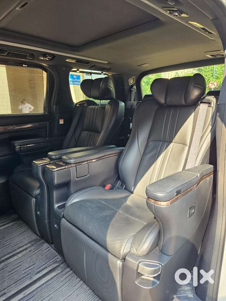 Toyota Vellfire Vip &ndash; Executive Lounge, 2022, Petrol