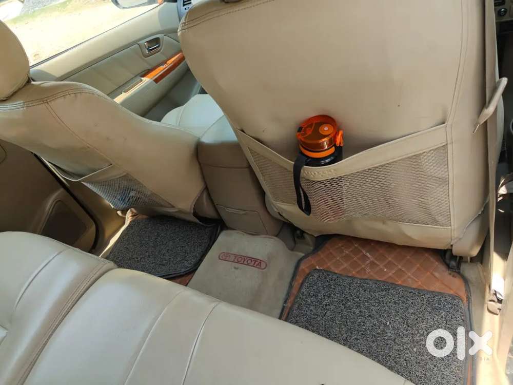 Toyota
*fortuner*
Model-{2010}
Price-{5,50,000}
Colour -{white}