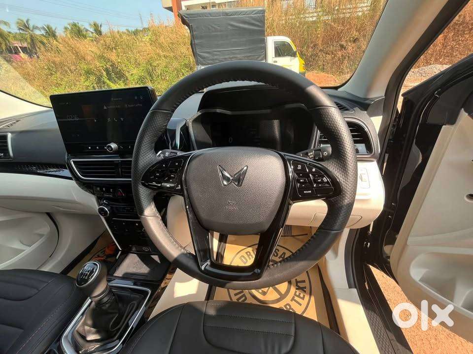 Mahindra Xuv300 Ax5 Petrol 2024