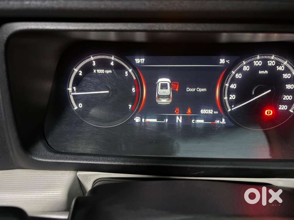 Mahindra Xuv700 2022 Petrol 65000 Km Driven