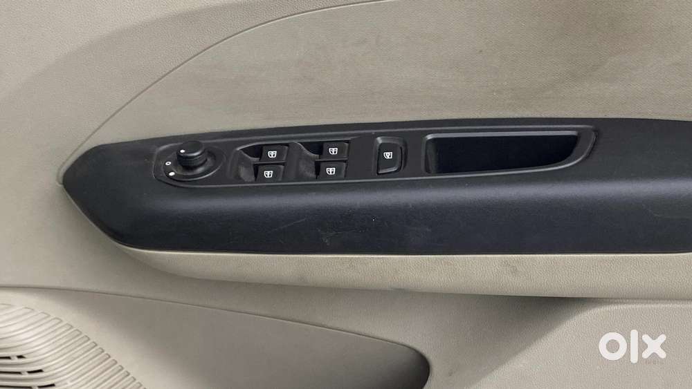 Renault Triber Rxt, 2023, Petrol