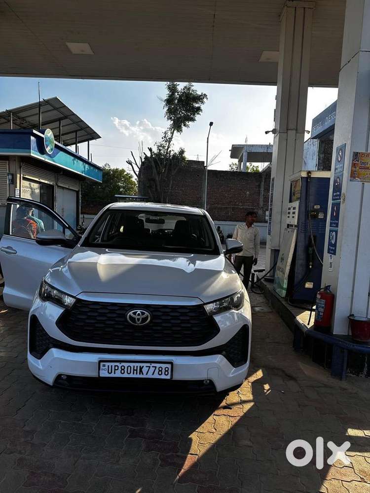 Toyota Innova Hycross 2025 Petrol Well Maintained