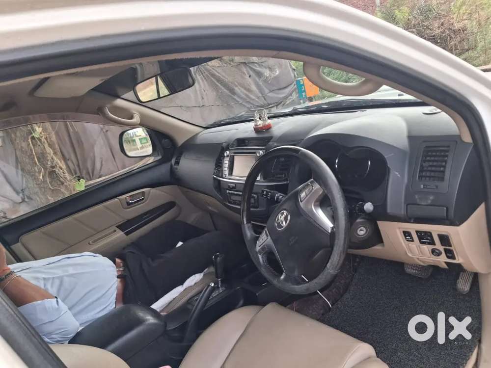 Toyota Fortuner Legender 2015 Diesel 240000 Km Driven