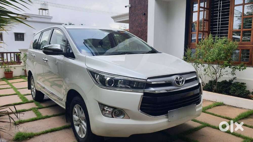 Toyota Innova Crysta 2.4 V 8 Str, 2016, Diesel