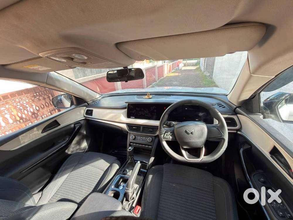 Mahindra Xuv700 2023 Diesel Well Maintained