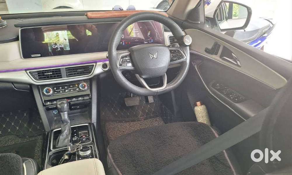 Mahindra Xuv700 2.0 Ax 7 Petrol At Luxury Pack Str, 2022, Petrol