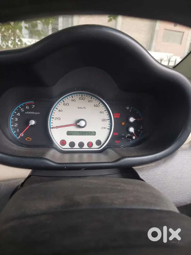 Winsild Crake Hai Aur Side Mirror Nhi Hai