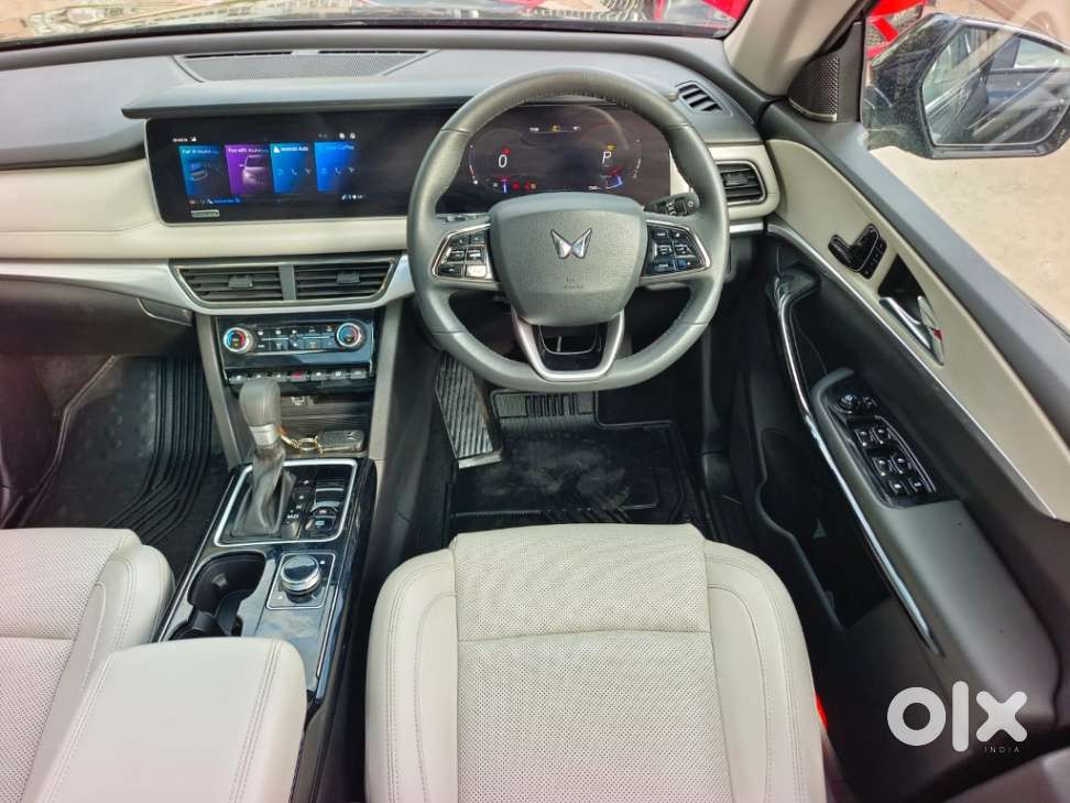Mahindra Xuv700 Ax7l 6 Str At, 2025, Diesel