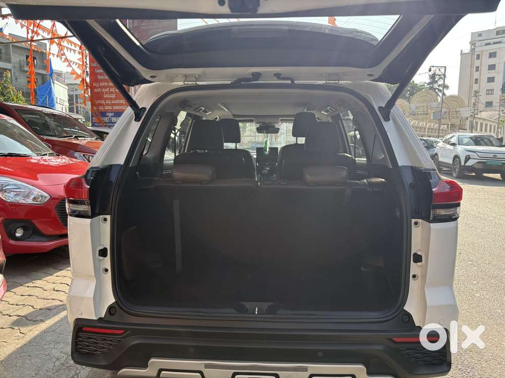 Toyota Innova Hycross 2.0 Zx (o) Hybrid 7 Str, 2023, Petrol