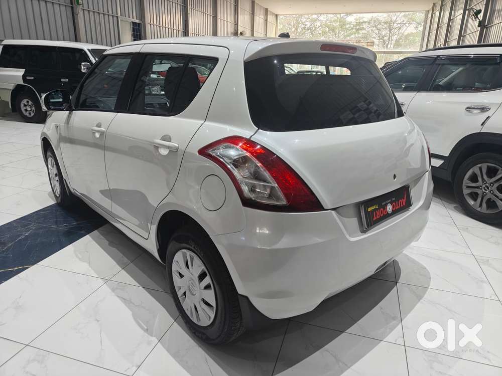 Maruti Suzuki Swift Vxi + Manual, 2012, Petrol