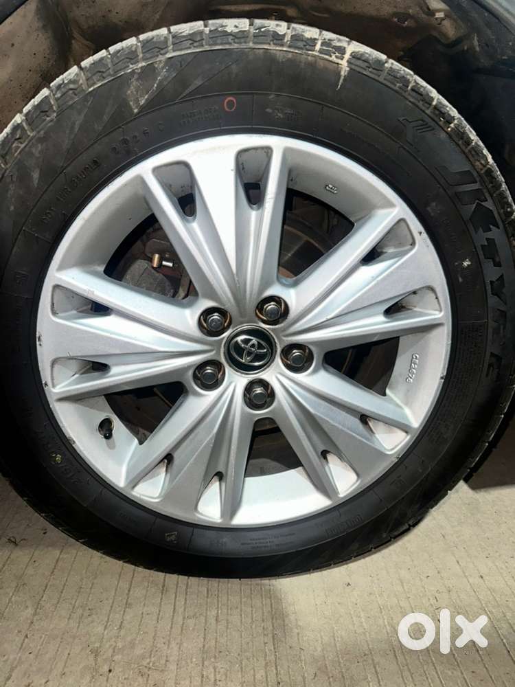 Toyota Innova Crysta Z &ndash; Top-end