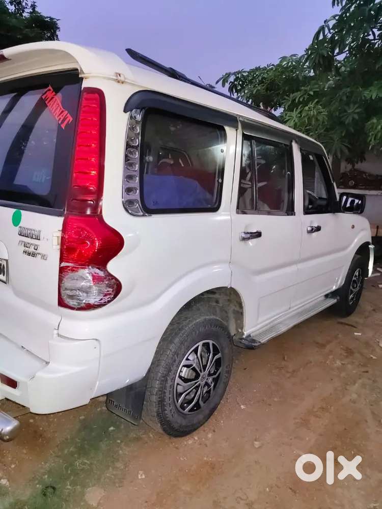 Mahindra Scorpio 2011 Diesel 2nd Owner 4 Tyre New Bettry New