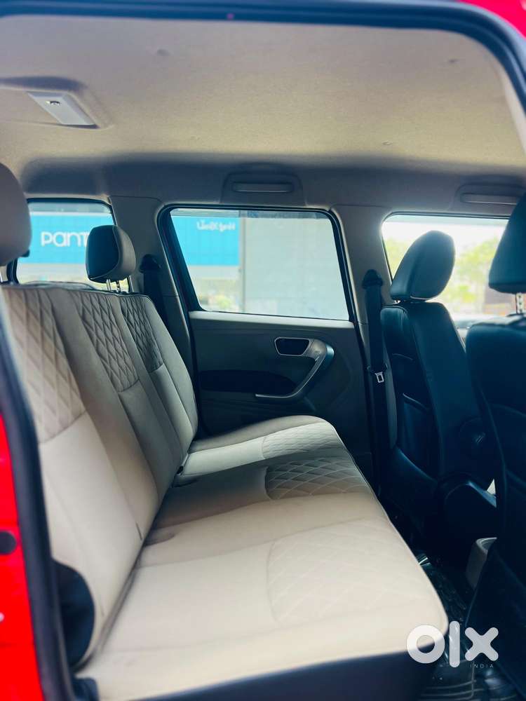 Mahindra Tuv 300 T10 Dual Tone, 2019, Diesel
