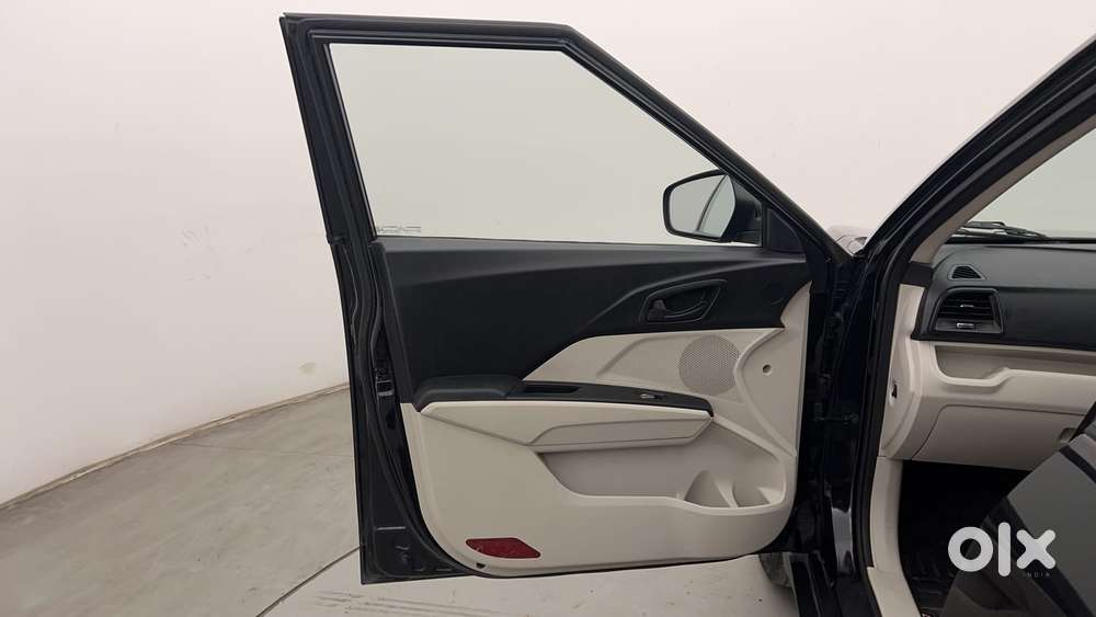 Mahindra Xuv300 W6, 2022, Petrol