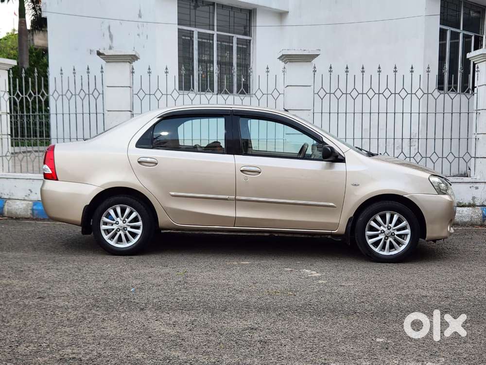 Toyota Etios Cross 1.5 V, 2011, Petrol