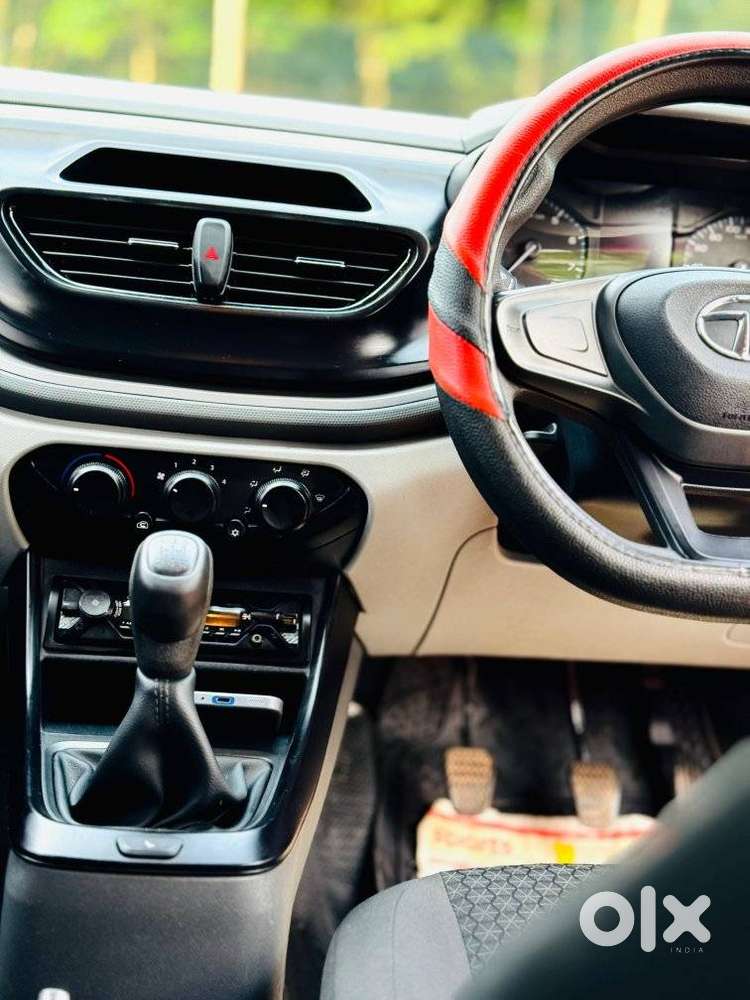 Tata Altroz 1.2 Xe, 2021, Petrol