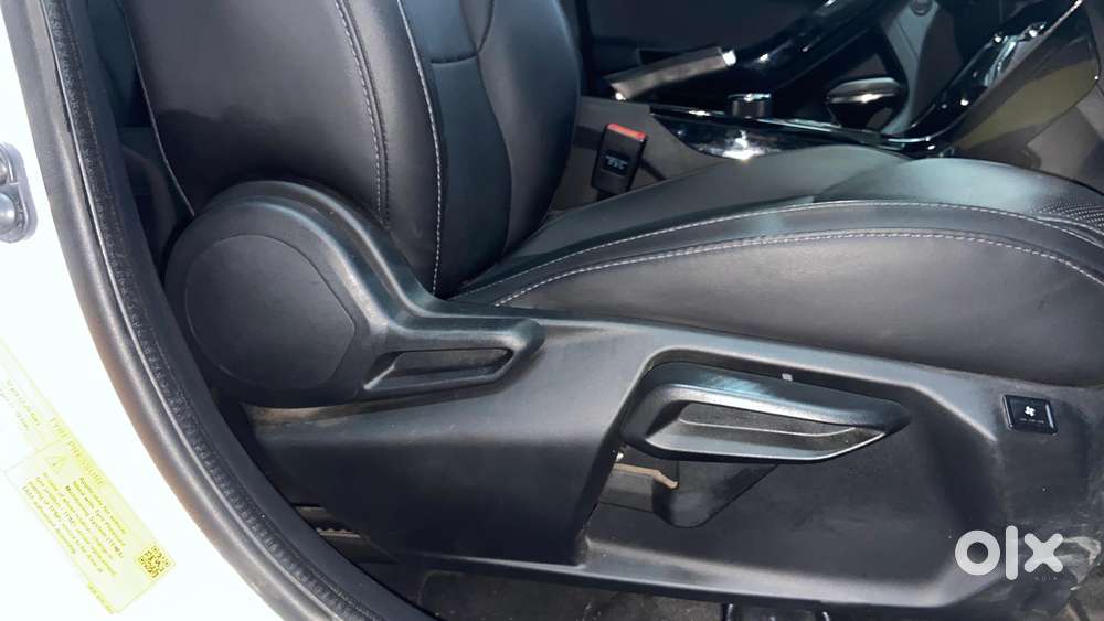 Tata Nexon Fearless Plus S Purple 1.5 Revotorq Diesel 6amt Dual Tone..