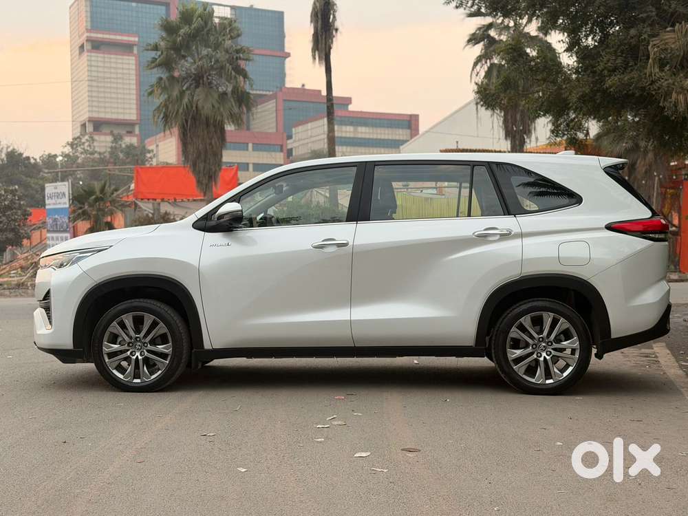 Toyota Innova Hycross 2.0 Zx Hybrid 7 Str, 2023, Petrol