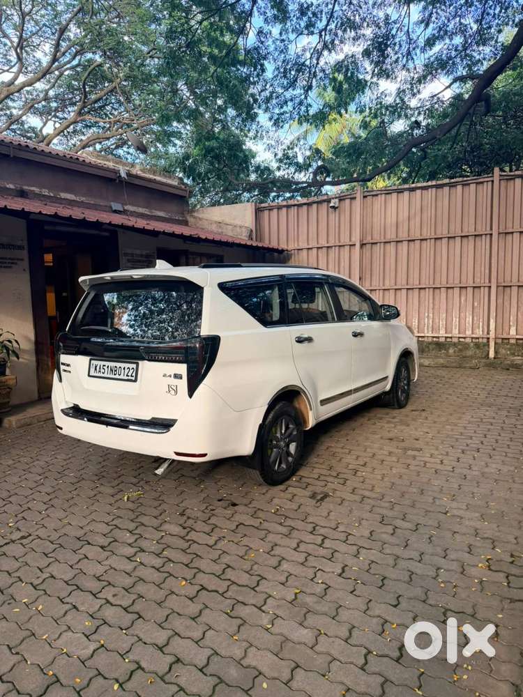 For Sale: Toyota Innova Crysta 2.4 G Diesel (7-seater Captain Seats)
