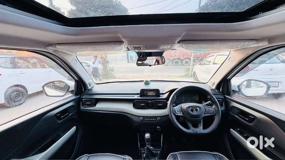 Tata Punch Accomplished Mt Sunroof, 2025