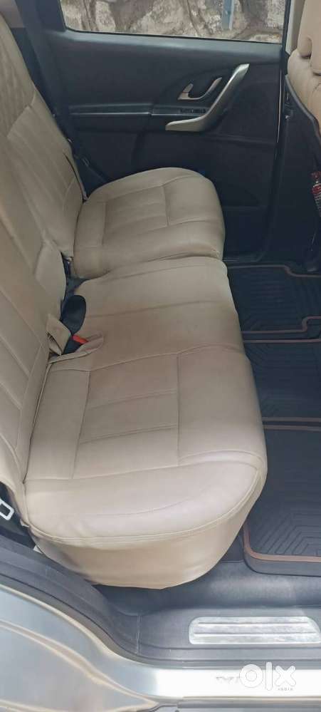 Mahindra Xuv500 Fwd W7 At- 6 Years 9 Month