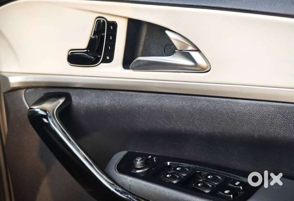 Mahindra Xuv700 2.2 Ax 7 Diesel Mt Luxury Pack Str, 2023, Diesel