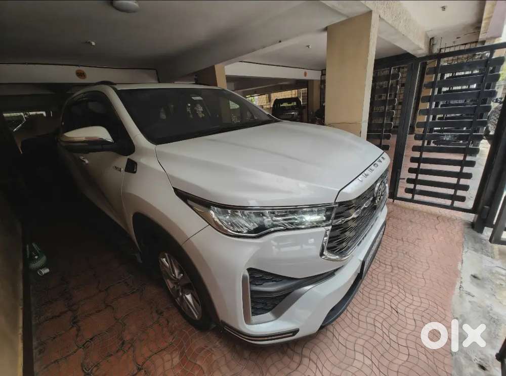Toyota Innova Hycross 2023 Petrol 27000 Km Driven