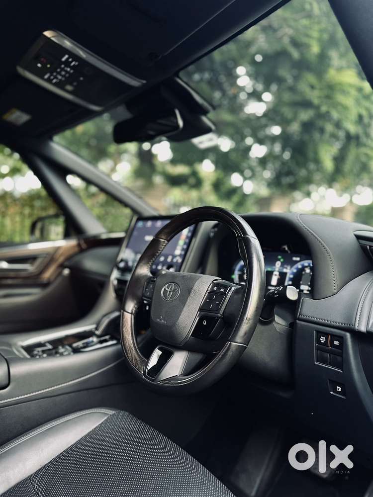 Toyota Vellfire Vip – Executive Lounge, 2025, Petrol