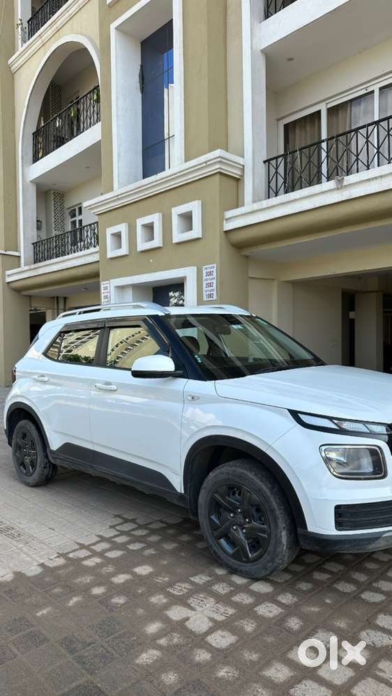 Hyundai Venue Petrol Manual 2023