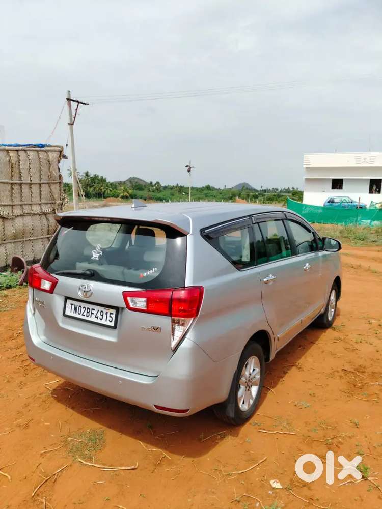Toyota Innova Crysta 2.4 V 2016