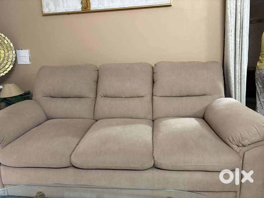 Beautiful 3-seater sofa in a classy beige/taupe colour.