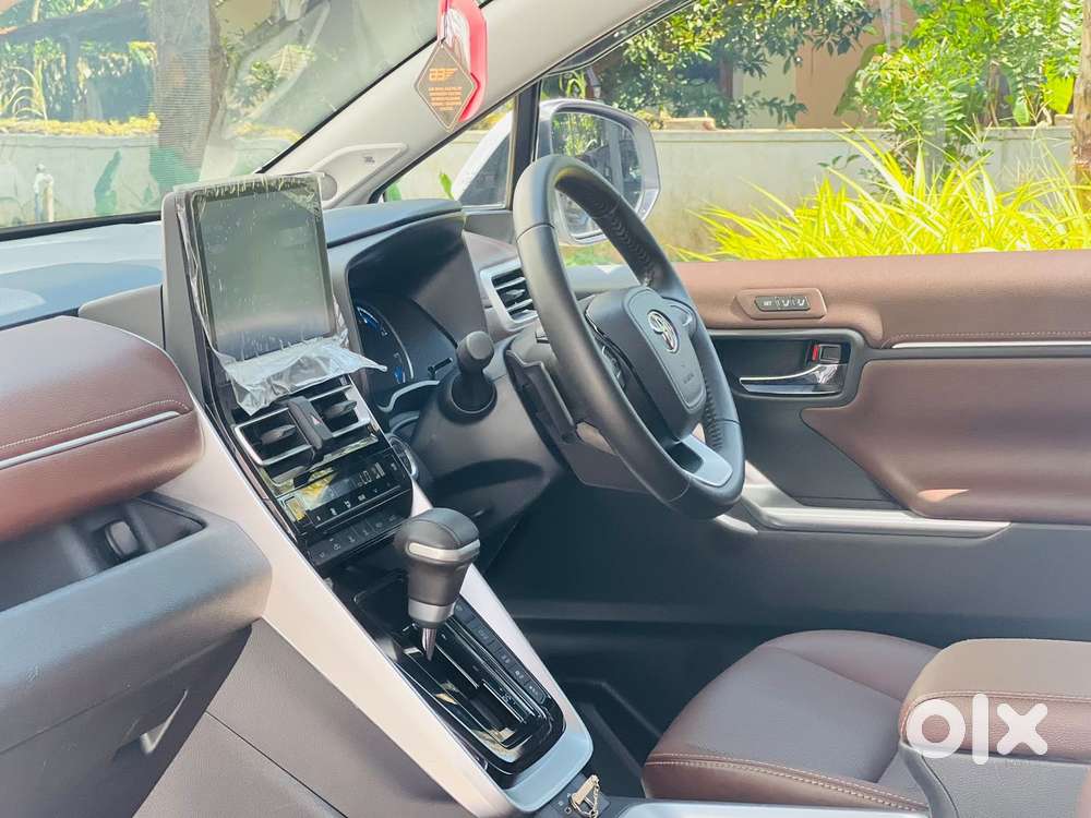 Toyota Innova Hycross 2.0 Zx (o) Hybrid 7 Str, 2025, Petrol