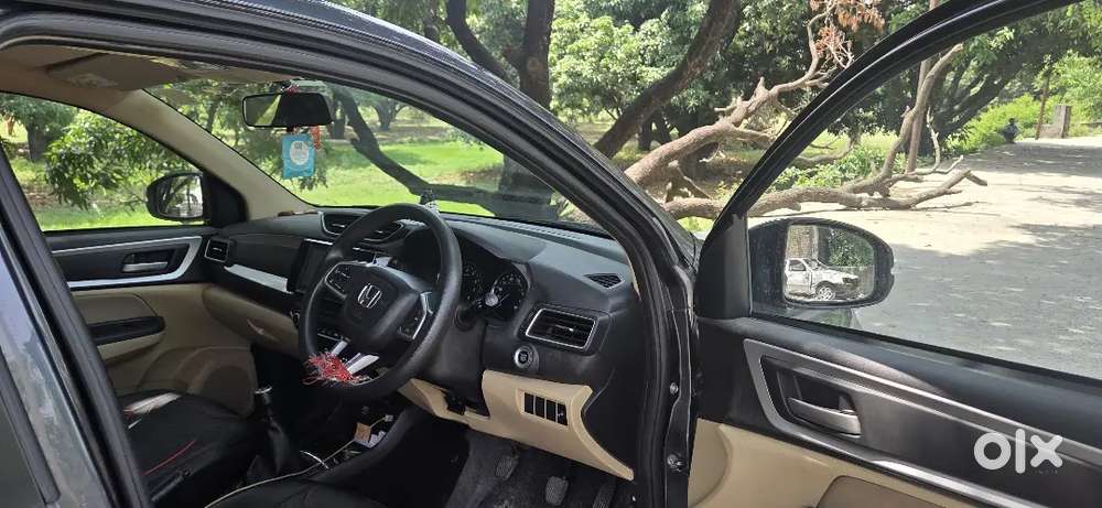 Urgent Selling Honda Amaze Top Model
