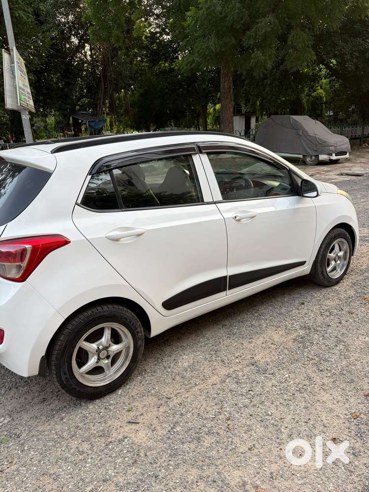 Hyundai Grand I10 Sportz, 2016, Petrol