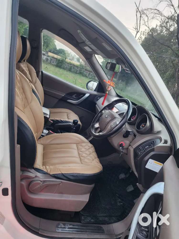 Mahindra Xuv W8
Airbags 
Central Lock 
Cruise Control
Allow Wheels