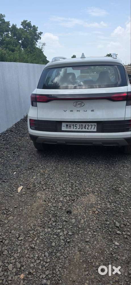 Hyundai Venue 2023 Petrol Well Maintained