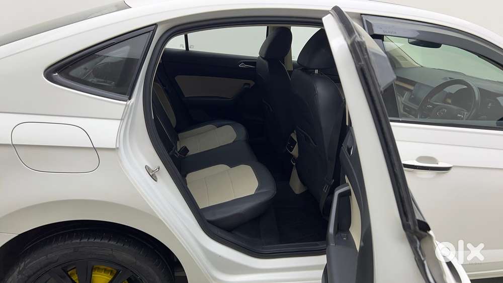 Skoda Slavia Style 1.0l Tsi At, 2022, Petrol