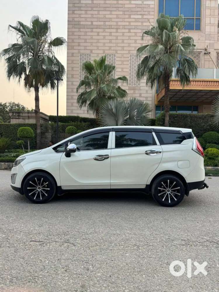 Mahindra Marazzo M6, 2021, Diesel
